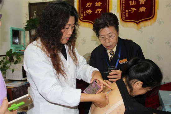 首家“王凤进爱心甜蜜加油站”-落成仪式